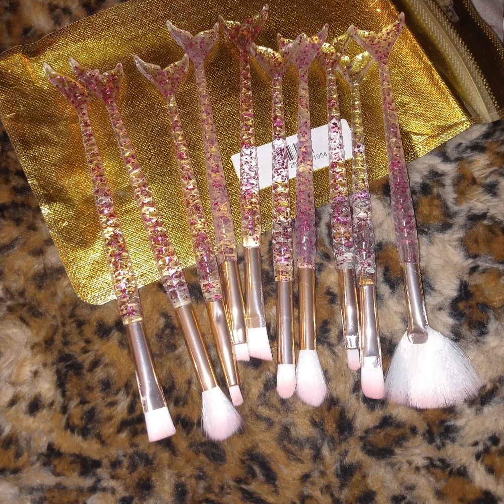 Makeup brushes